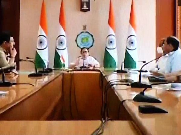 తుపాన్లు చుట్టుముట్టినా పైసా పంపలేదు : మోదీపై దీదీ ఫైర్