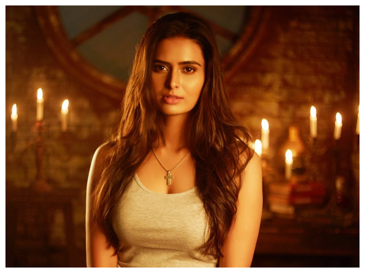 Meenakshi Dixit | మీనాక్షి దీక్షిత్ లేటెస్ట్ ఫొటోస్..