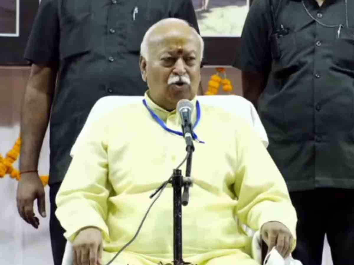 హోర్డింగ్‌లపై భగవత్‌ ఫోటో.. యాడ్‌ ఏజెన్సీ యజమానిపై కేసు