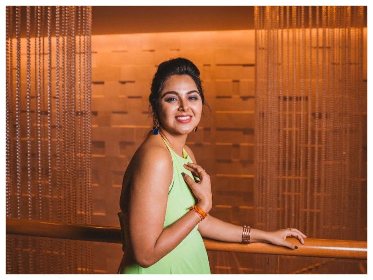 Monal Gajjar | లైట్ గ్రీన్ గౌనులో  మొనాల్ గజ్జర్ ఫొటోలు