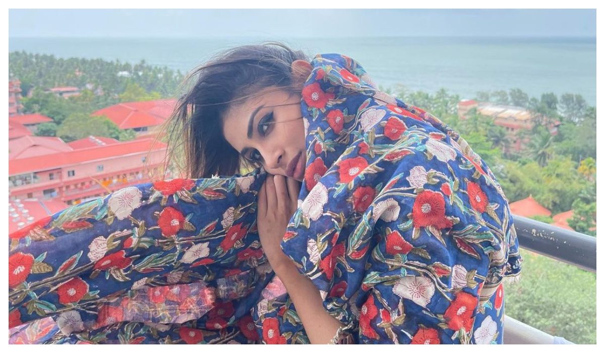 Mouni Roy | నాగిని భామ అందాలు అదరహో..