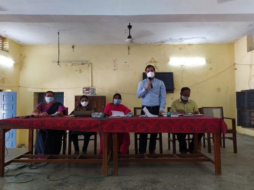 వంద శాతం వాక్సినేషన్‌కు కృషి చేయాలి