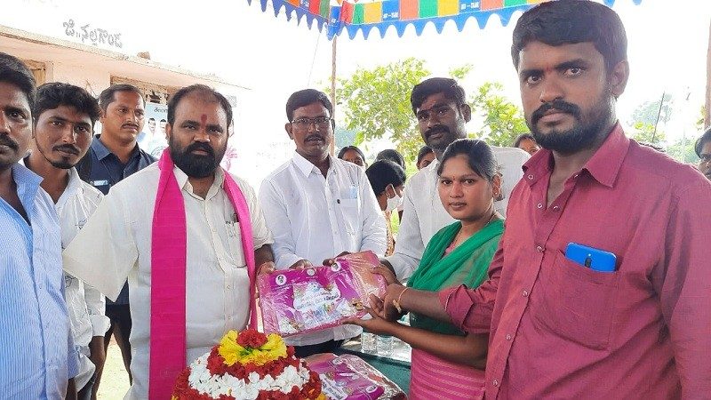 సర్కార్‌ సారె.. బతుకమ్మ చీర