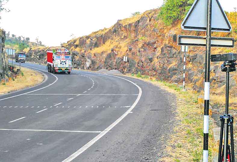 డ్రైవర్ని హెచ్చరించే ‘స్మార్ట్‌ సిస్టమ్‌