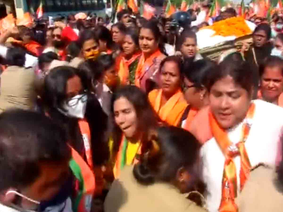 ఒడిశాలో టీచర్‌ హత్యపై బీజేపీ మహిళా వింగ్ నిరసన.. మంత్రి రాజీనామాకు డిమాండ్‌