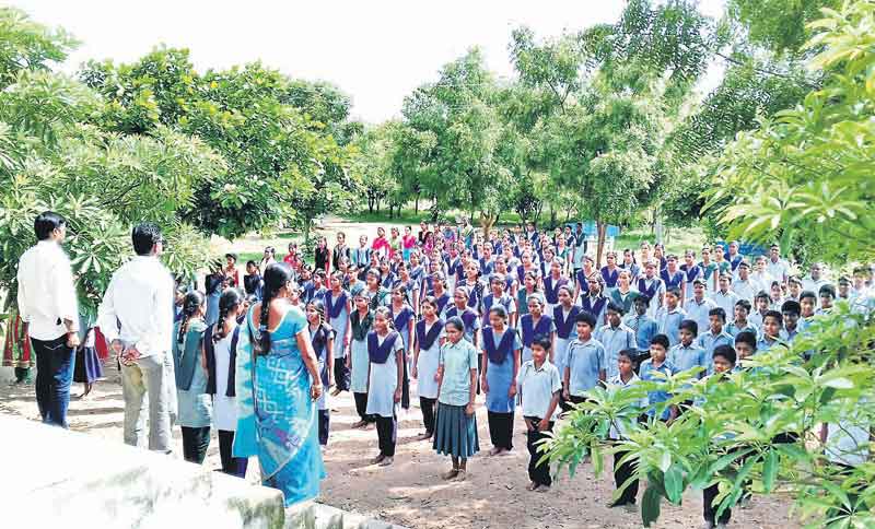 ప్రకృతి ఒడిలో ‘పచ్చ’బడి