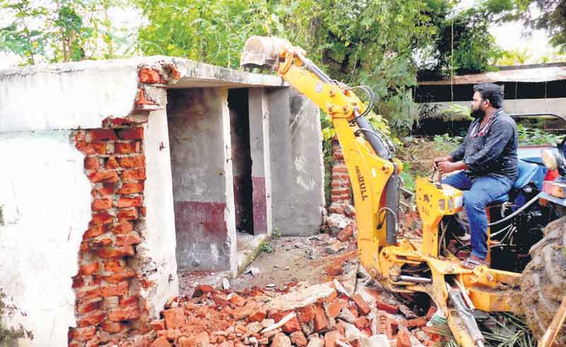 అక్రమ కట్టడాలపై కొరడా