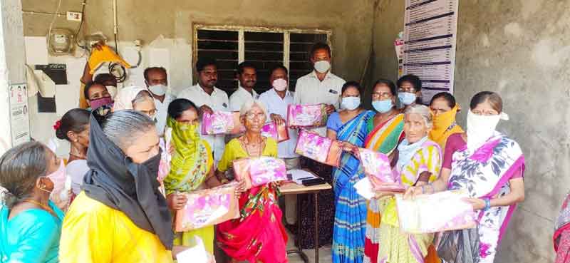 ముమ్మరంగా చీరెల పంపిణీ