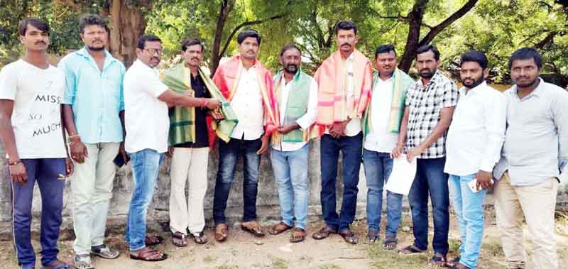 ప్రజలను చైతన్య వంతం చేయాలి