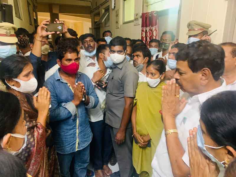 చిన్నారి కుటుంబానికి అండగా ఉంటాం