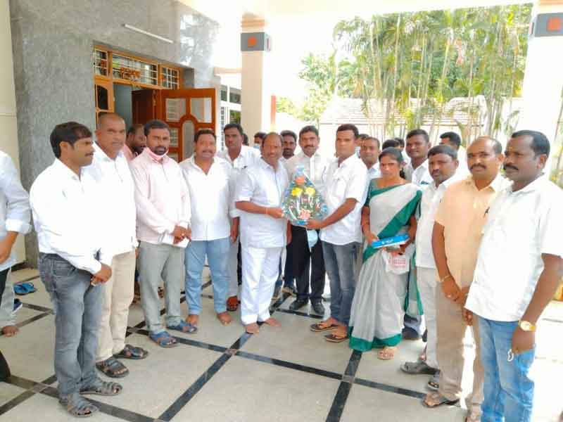 అంకితభావంతో పని చేయాలి