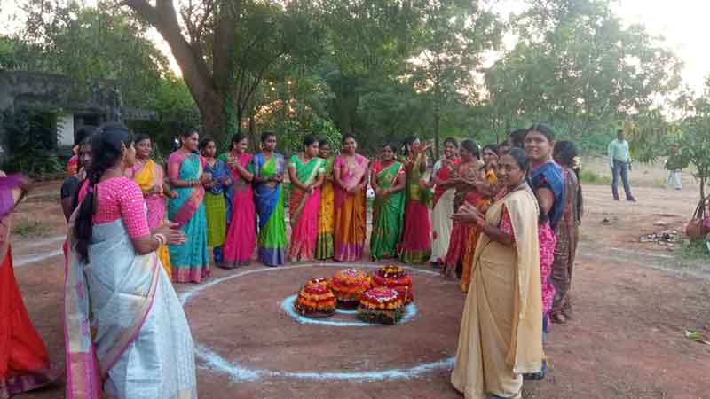 సంస్కృతికి ప్రతిబింబం బతుకమ్మ