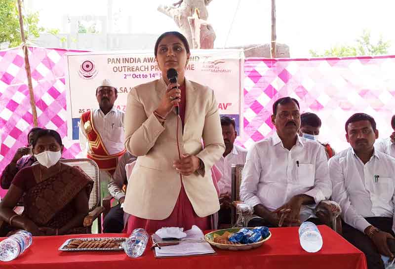 పేదలకు ఉచితంగా న్యాయ సేవలు