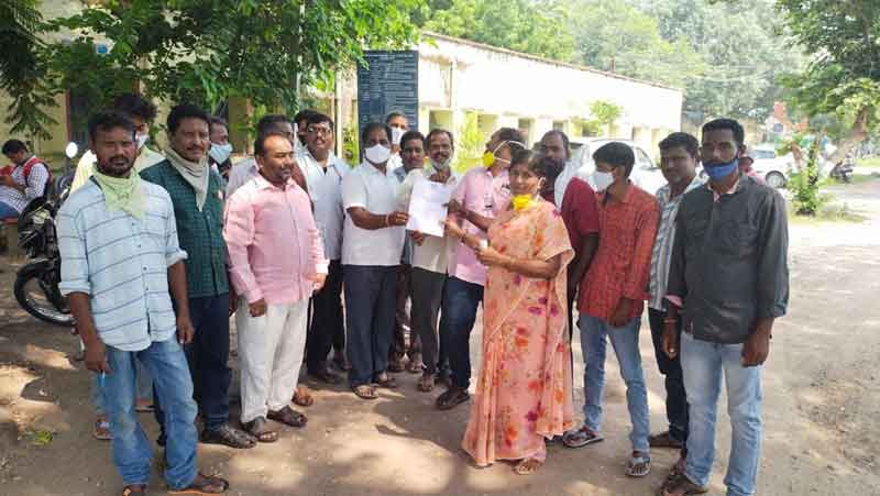 ఆర్‌అండ్‌ఆర్‌ ప్యాకేజీ ఇవ్వాలి