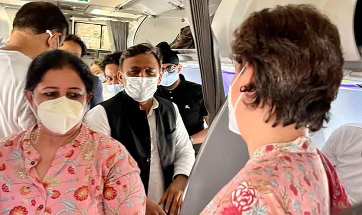 Akhilesh-Priyanka | విమాన ప్ర‌యాణంలో క‌లుసుకున్న అఖిలేశ్‌.. ప్రియాంక