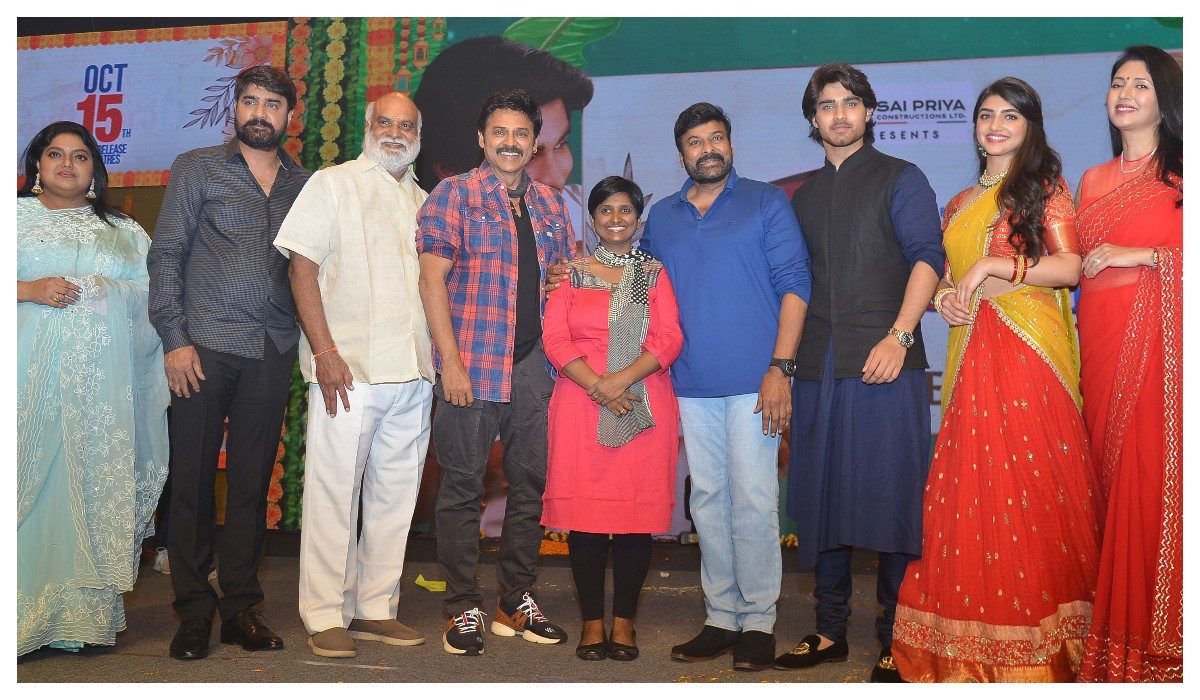 Pelli Sandadi | ’పెళ్లి సందడి‘ ప్రీ రిలీజ్ ఈవెంట్ ఫొటోలు..