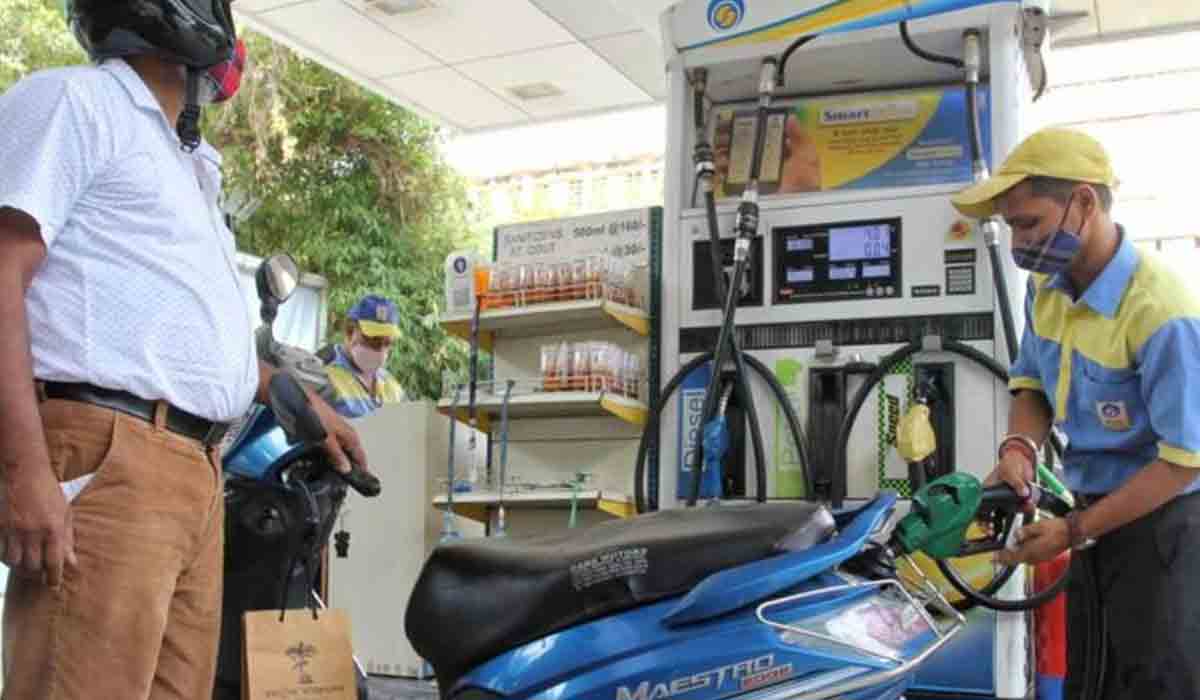 మ‌ళ్లీ పెరిగిన పెట్రోల్ ధ‌ర‌.. హైద‌రాబాద్‌లో ఎంతంటే..?