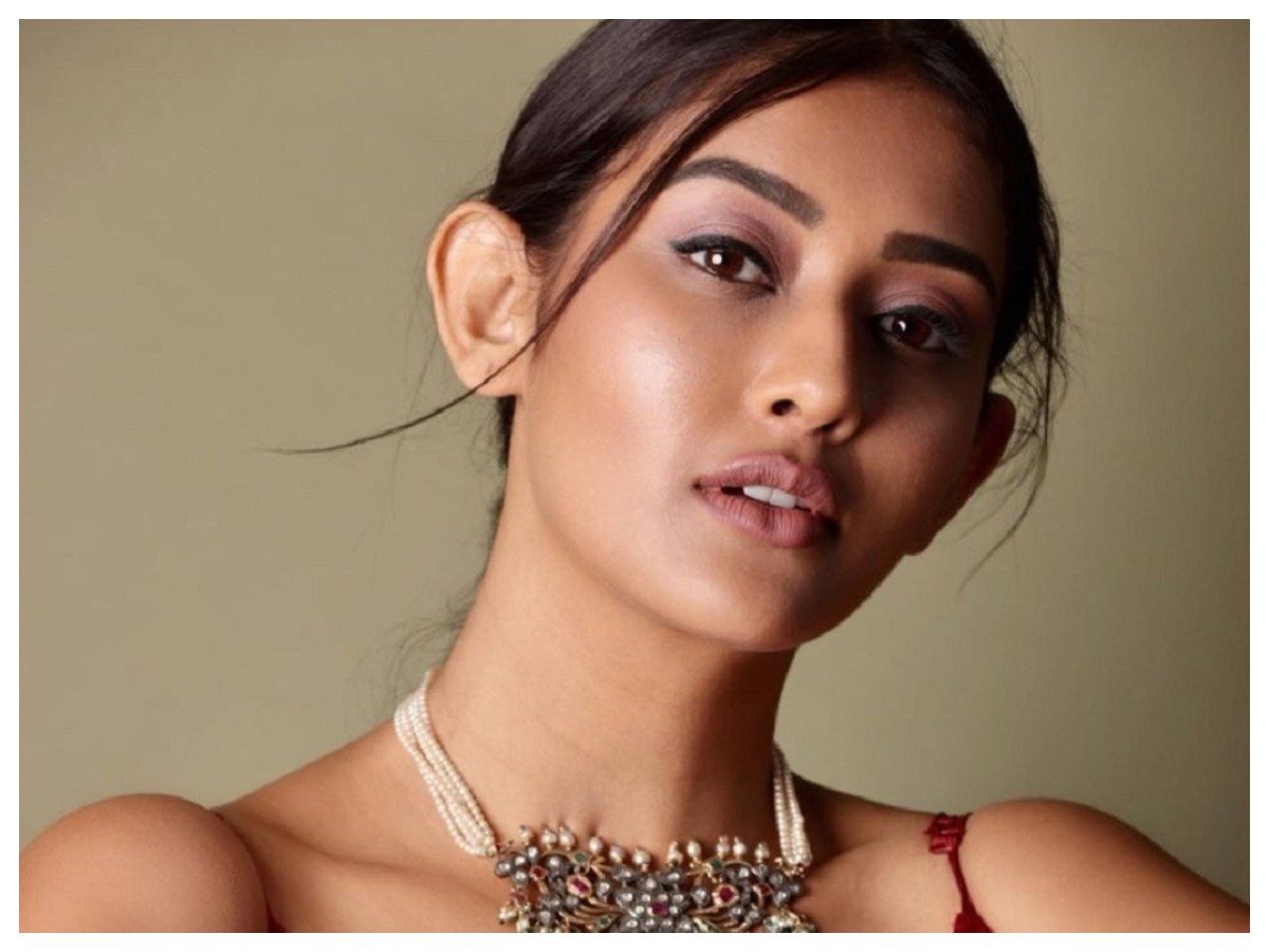 Pooja Jhaveri | పూజా జవేరీ సోయగాలు..