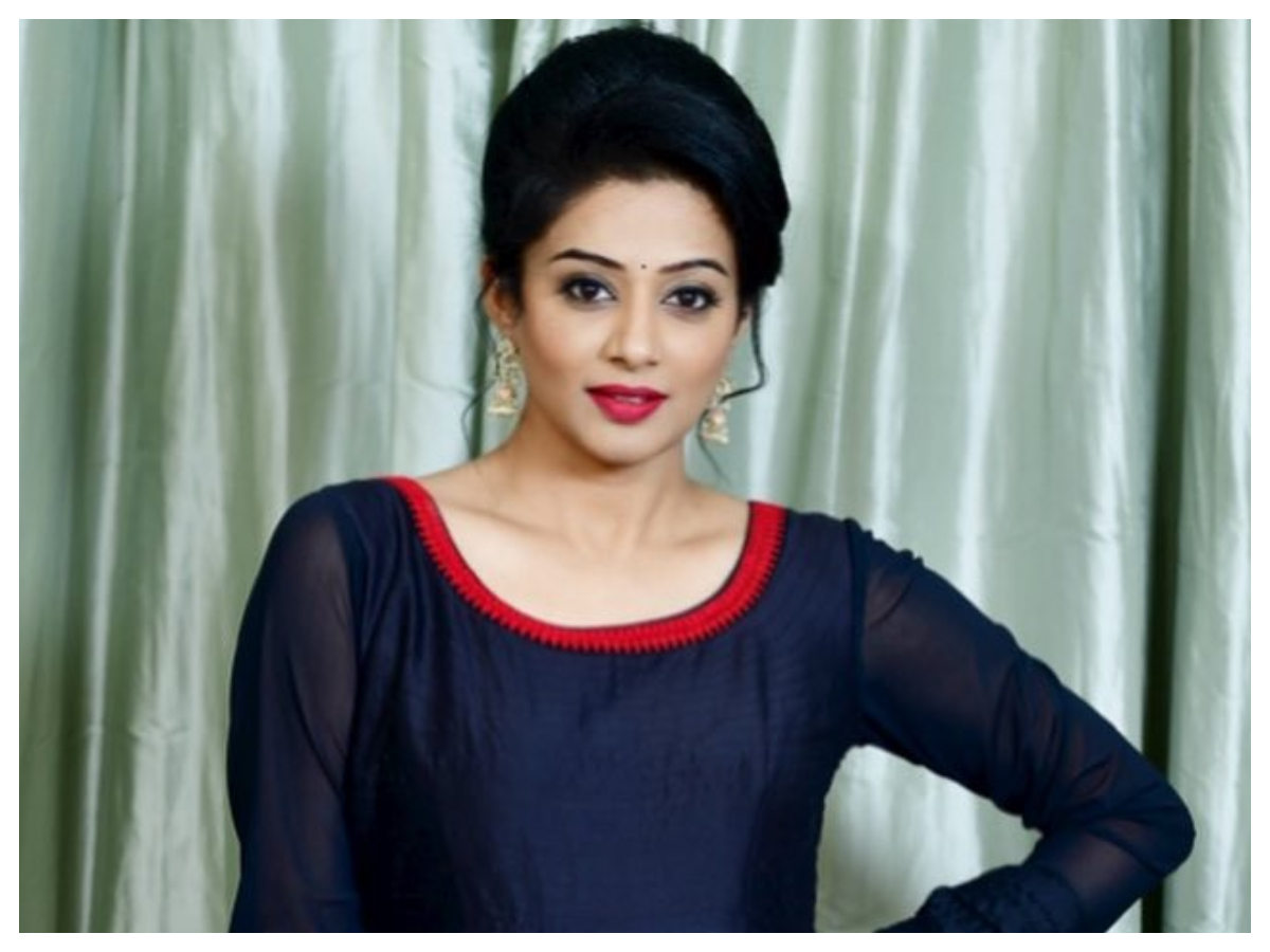 Priyamani | ప్రియమణి లేటెస్ట్ ఫొటో షూట్..