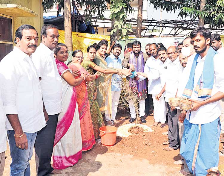 పర్యాటక రంగం అభివృద్ధికి కృషి