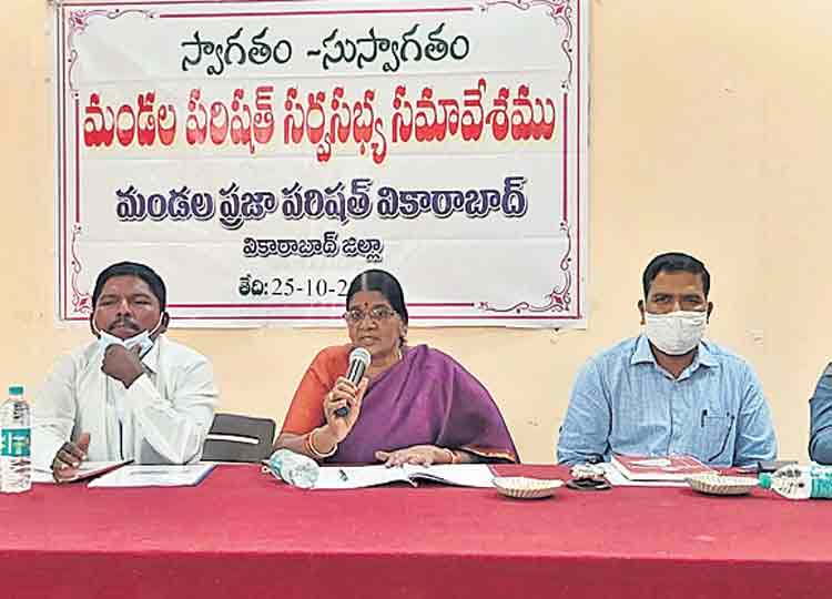 ప్రజలకు అందుబాటులో ఉండాలి