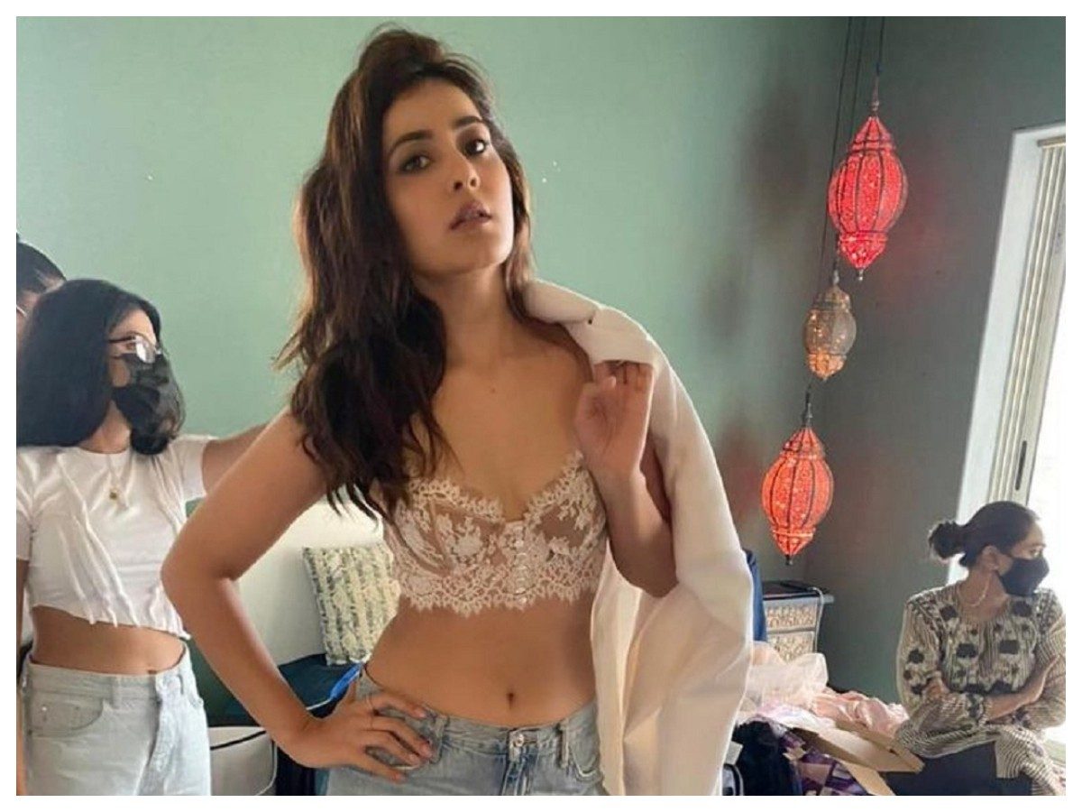 Raashii Khanna | రాశి ఖన్నా గ్లామ‌ర్ షో..