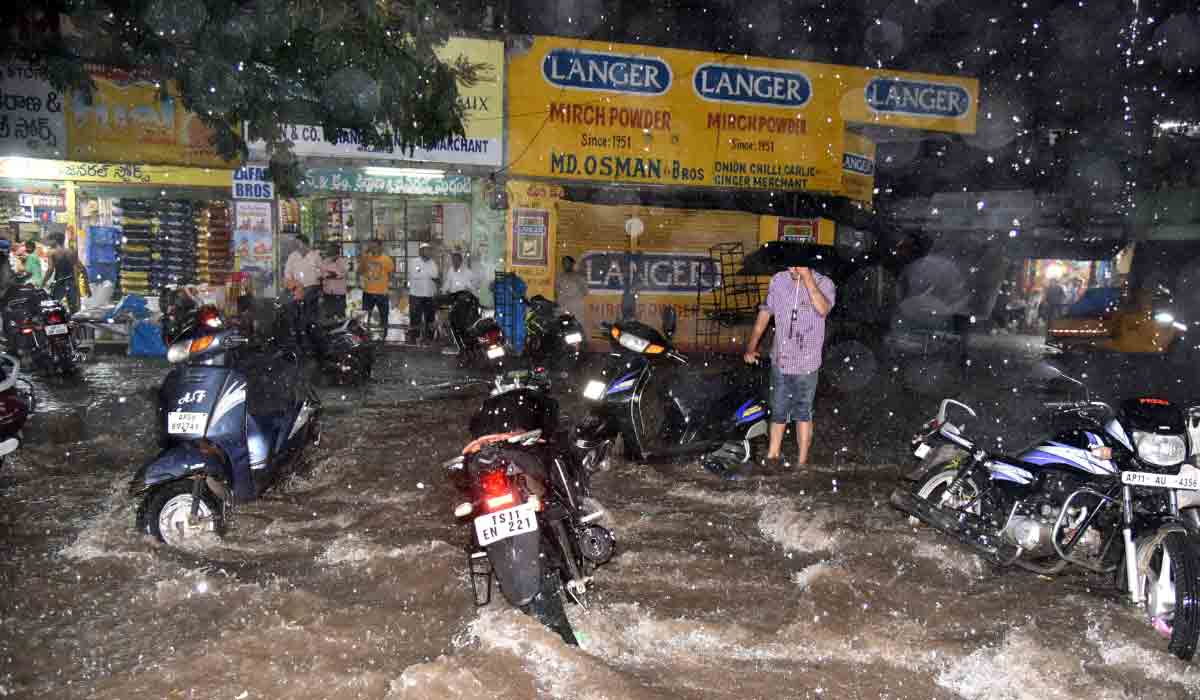 Hyderabad | హైద‌రాబాద్‌లో ఈ మ‌ధ్యాహ్నం భారీ వ‌ర్షాలు!