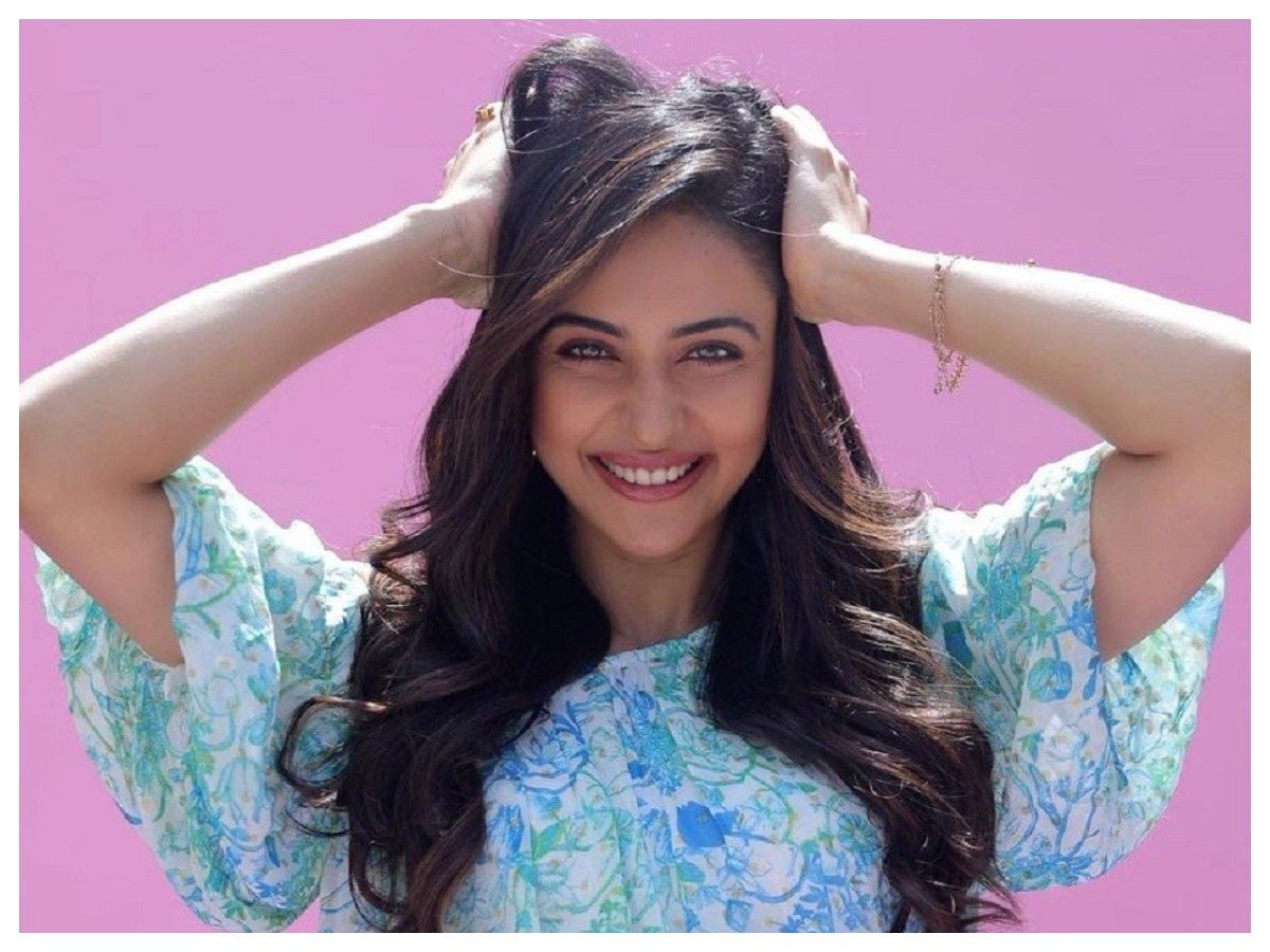 Rakul Preet Singh | వైట్ అండ్ బ్లూ డ్రెస్సులో రకుల్ ప్రీత్ సింగ్..