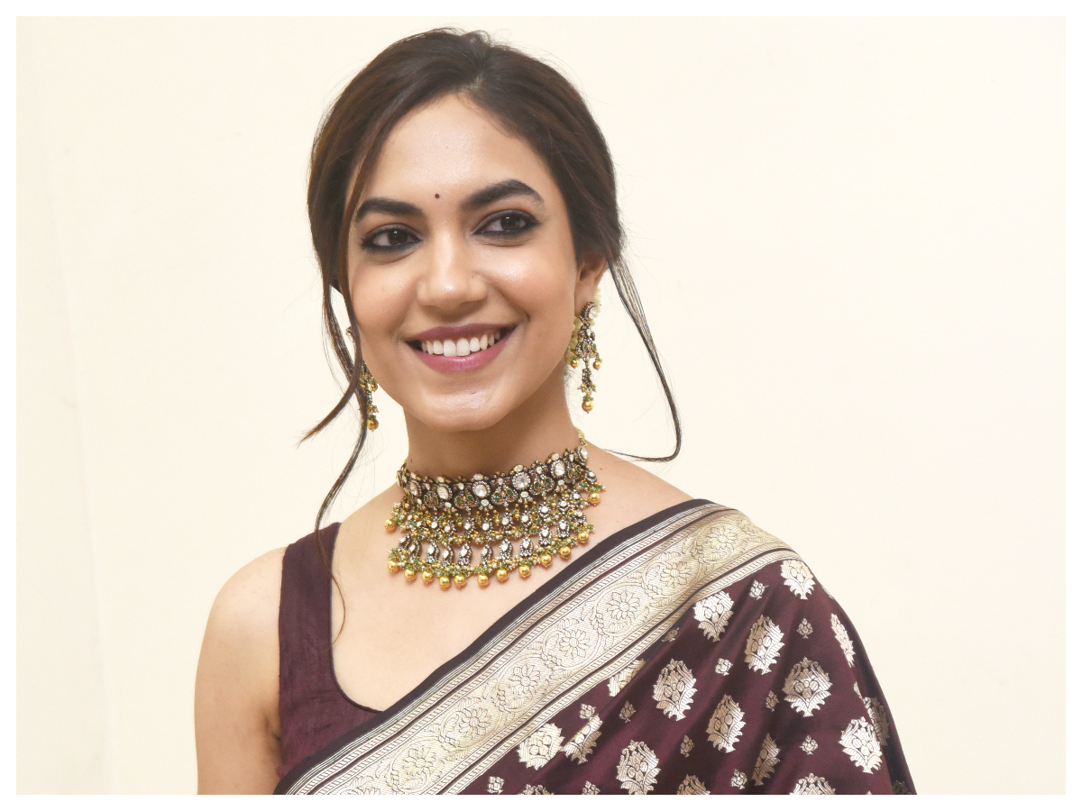 Ritu Varma | ‘వరుడు కావలెను’ ప్రీ రిలీజ్ ఈవెంట్‌లో రీతు వర్మ..