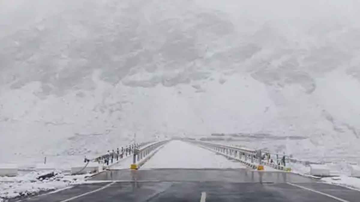 Himachal in Snow | మంచు దుప్ప‌టిపై హిమాచ‌ల్‌.. అట‌ల్ ట‌న్నెల్ వ‌ద్ద ట్రాఫిక్ క్లోజ్‌!