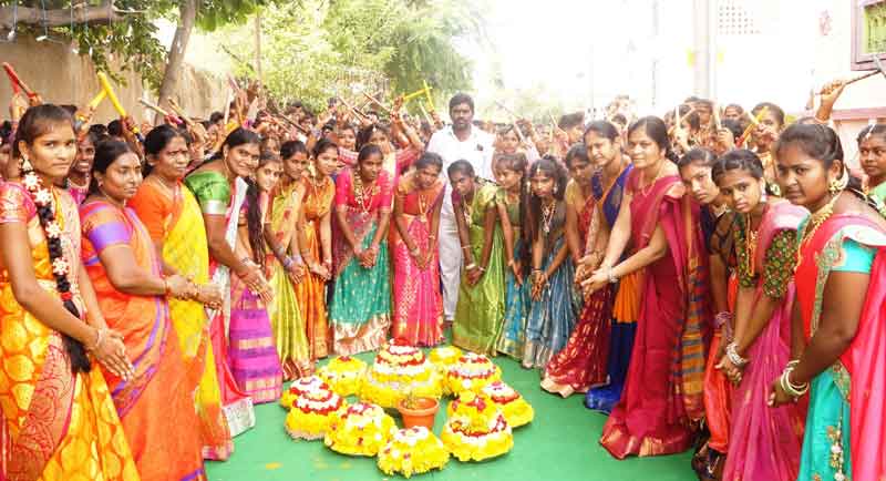 రాష్ట్ర ఏర్పాటుతోనే బతుకమ్మకు గుర్తింపు