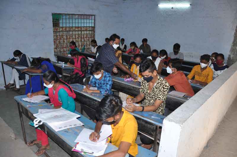 తొలిరోజు 8,275 మంది హాజరు