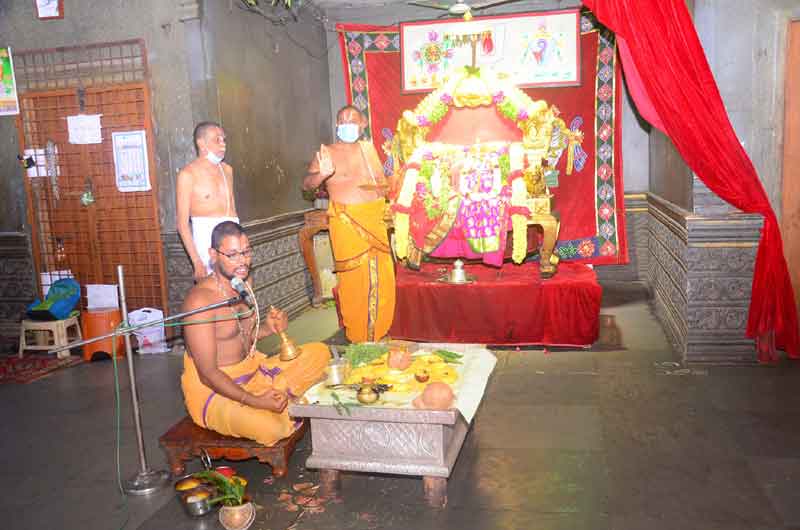 యాదాద్రీశుడికి విశేష పూజలు