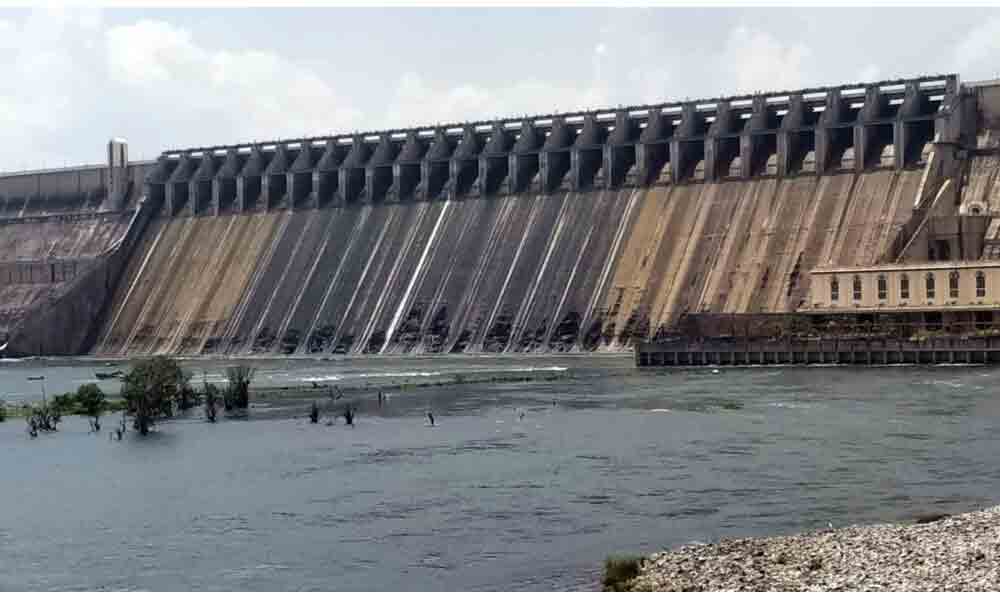 సాగర్ క్రస్ట్ గేట్ల మూసివేత