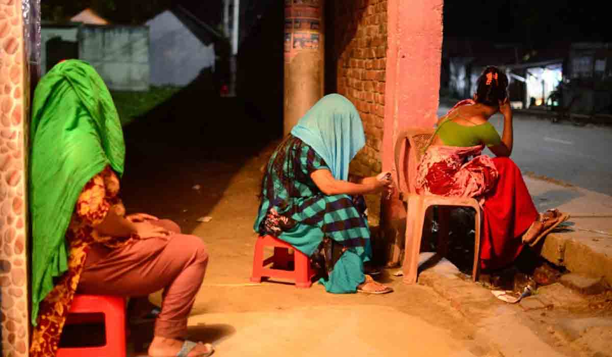 సనత్‌నగర్‌లో వ్యభిచార ముఠా గుట్టురట్టు