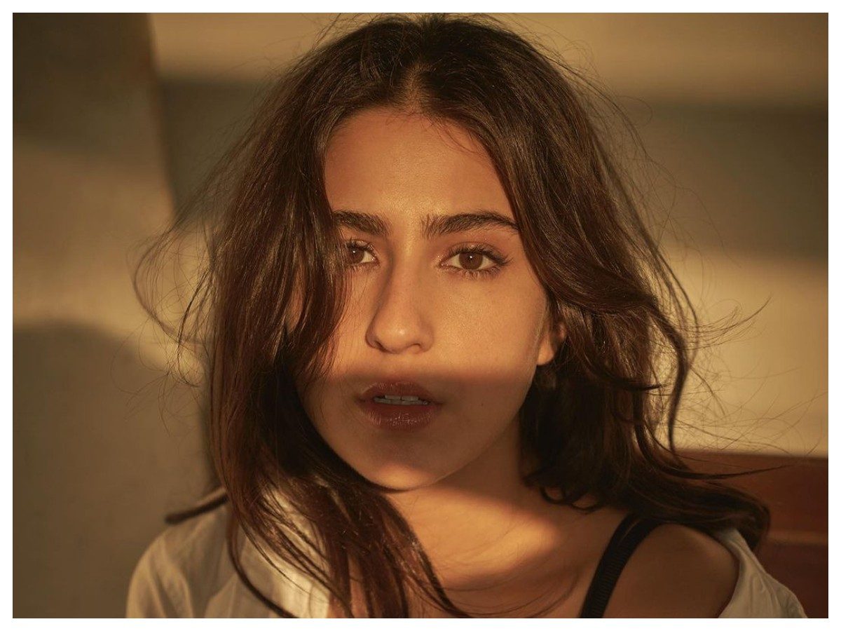 Sara Ali Khan | సారా అలీ ఖాన్ గ్లామరస్ ఫొటోలు