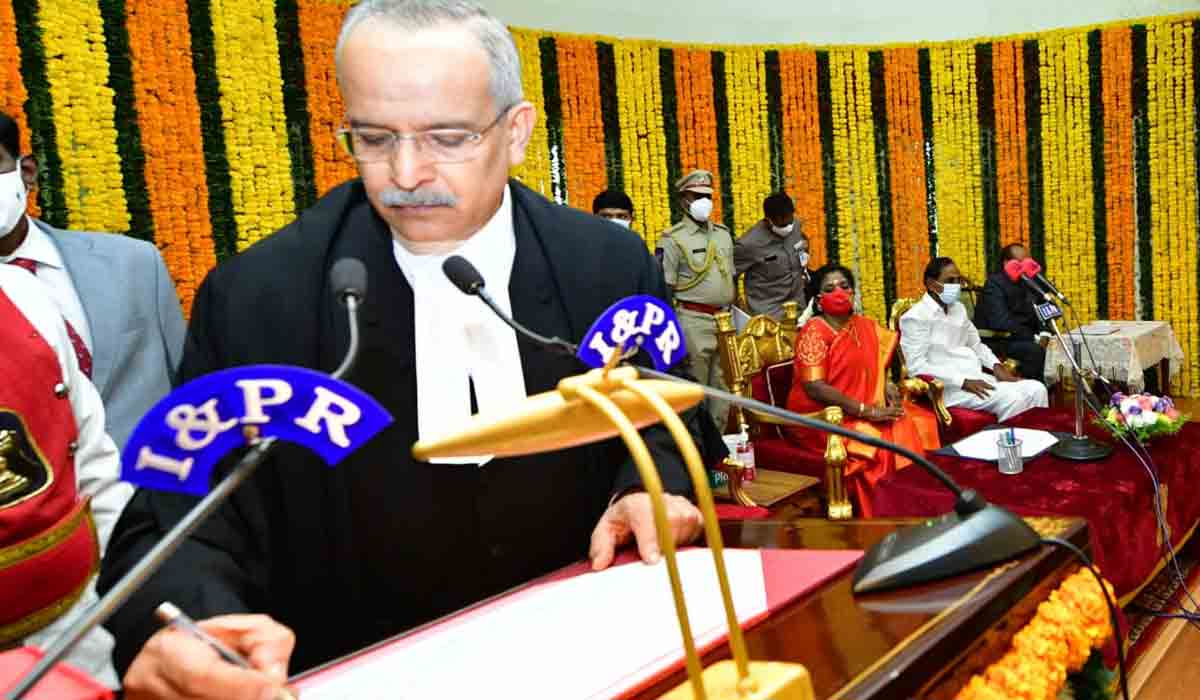 HighCourt | హైకోర్టు సీజేగా జ‌స్టిస్ స‌తీష్‌చంద్ర‌ శ‌ర్మ ప్ర‌మాణ‌స్వీకారం