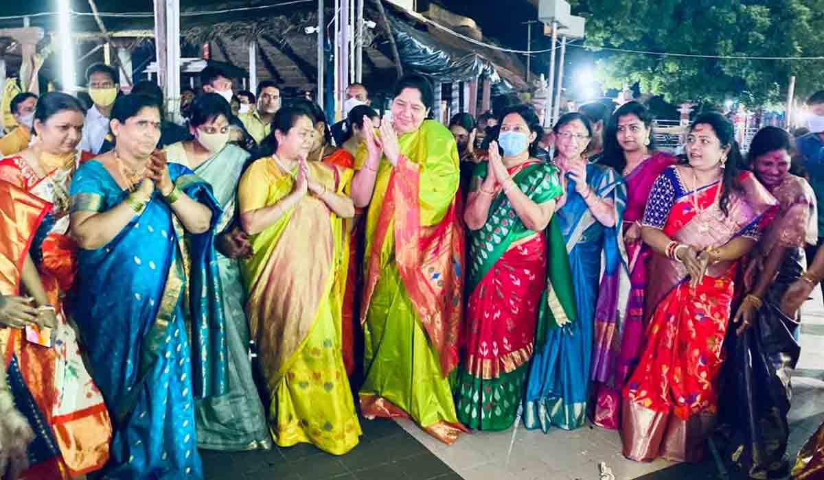 Bathukamma | బతుకమ్మ సంబరాల్లో పాల్గొన్న మంత్రి సత్యవతి రాథోడ్‌