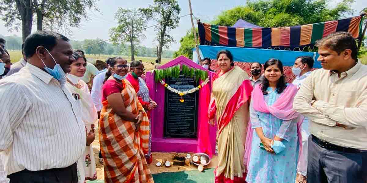 సమ్మక్క-సారలమ్మ మహాజాతరను ఘనంగా నిర్వహిద్దాం : మంత్రి సత్యవతి