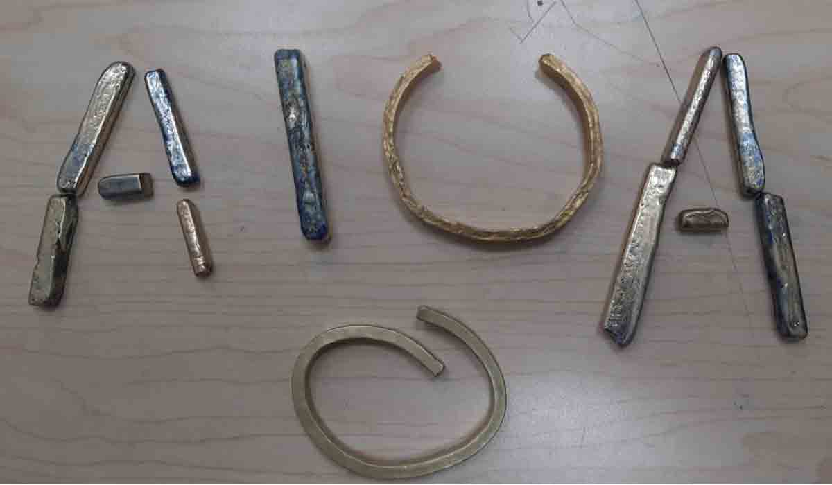 శంషాబాద్‌ విమానాశ్రయంలో బంగారం పట్టివేత