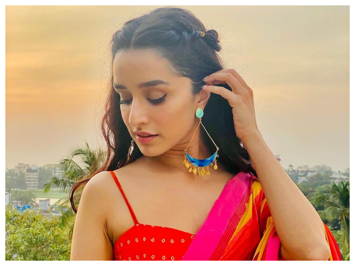 Shraddha Kapoor |  శ్రద్ధా కపూర్ స్టన్నింగ్ పిక్స్..