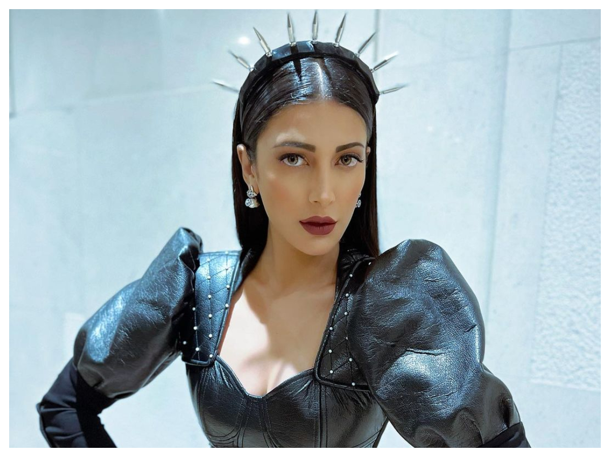 Shruti Haasan | అందంతో ఆకట్టుకుంటున్న శ్రుతి హాసన్