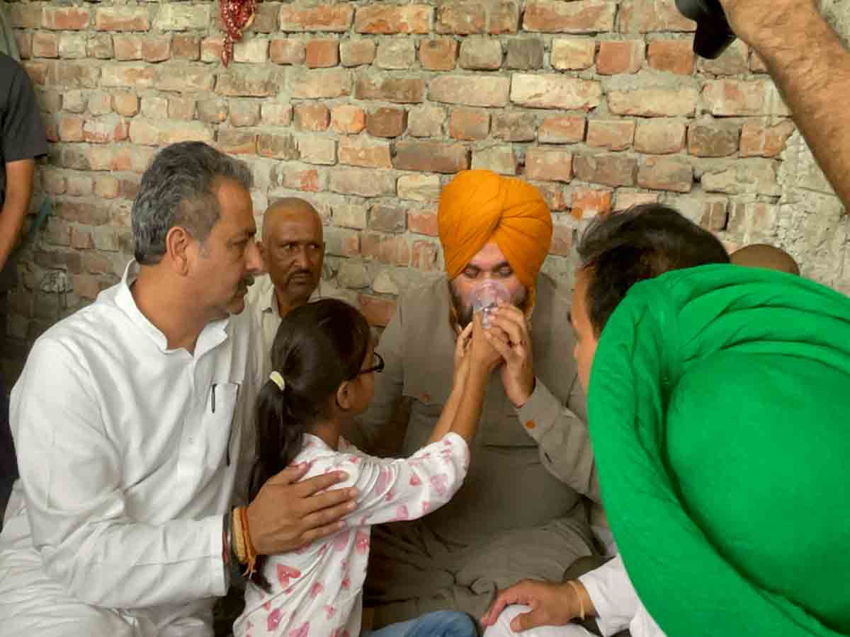 నిరాహార దీక్ష విరమించిన సిద్ధూ