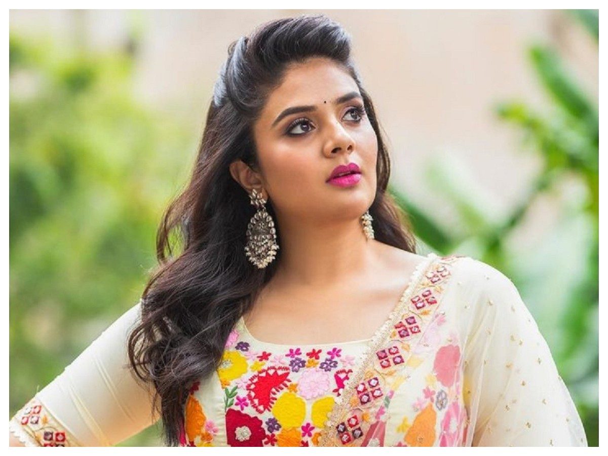 Sreemukhi | శ్రీముఖి లేటెస్ట్ ఫోటో షూట్..