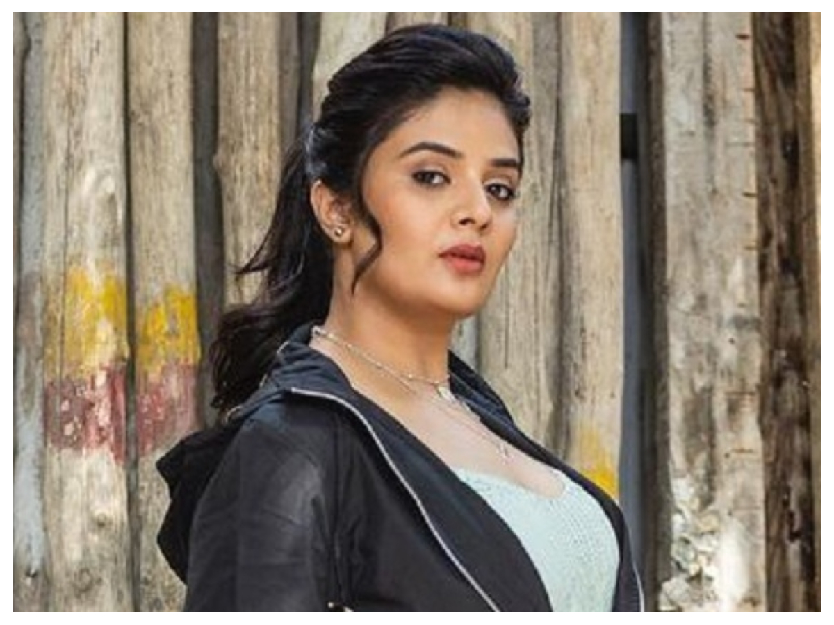 Sreemukhi | అందాల శ్రీముఖి స్టన్నింగ్ ఫొటోలు..