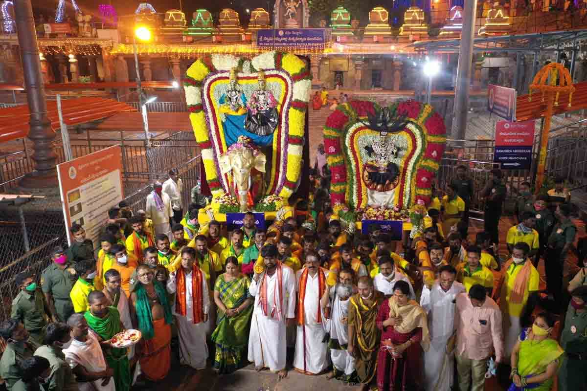 Srisailam Temple | గజవాహనంపై గరళకంఠుడి వైభవం