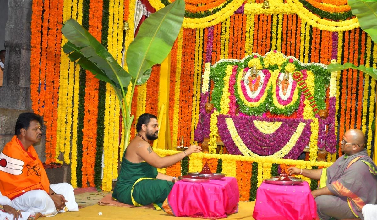 శ్రీశైలంలో వైభవంగా లక్ష కుంకుమార్చన