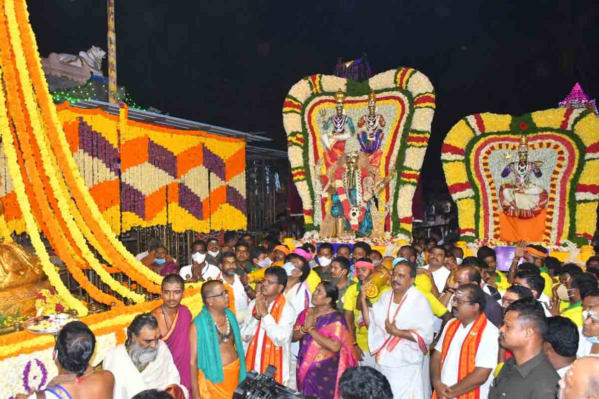 Srsailam Temple | శైలపుత్రిగా దర్శనమిచ్చిన భ్రామరి.. భృంగివాహనంపై ఆది దంపతులు
