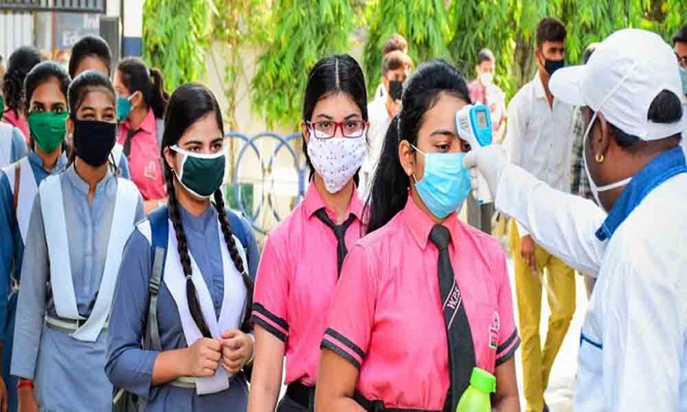 Covid-19 | ఒకే నెలలో 550 మంది విద్యార్థులకు కరోనా పాజిటివ్‌