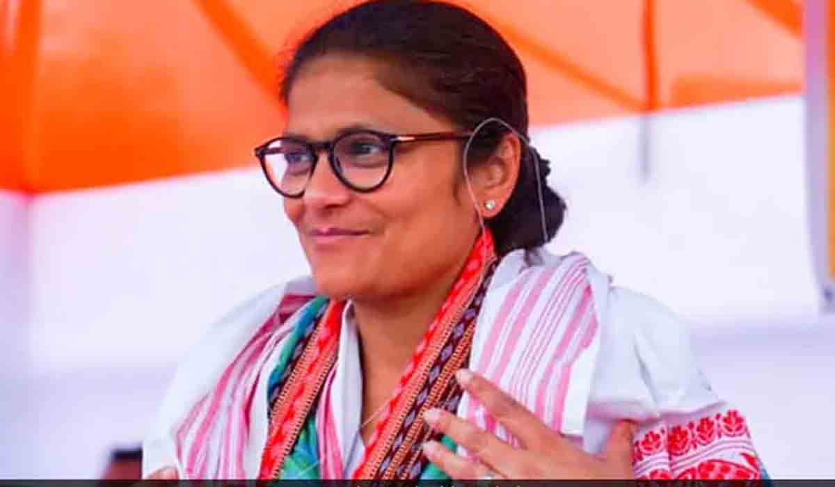 తృణ‌మూల్ ఎంపీ సుష్మిత దేవ్‌పై దాడి.. కారు ధ్వంసం